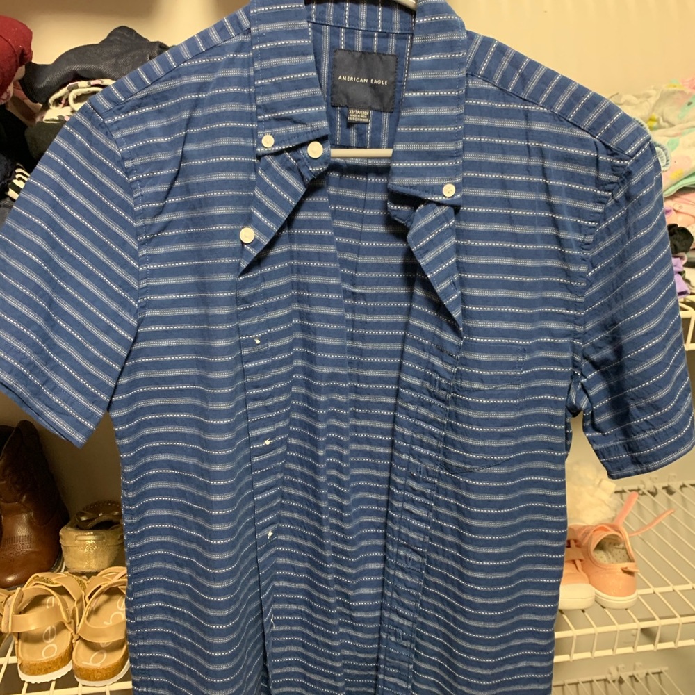 Men’s American Eagle button down shirt